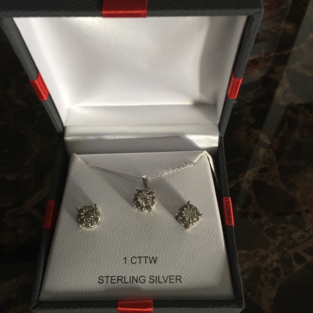 Necklace and earrings set